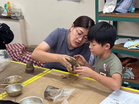 ハニワ作陶の様子1