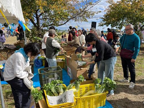 野菜売りの手伝い