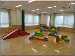 児童館遊戯室画像