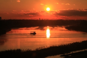画像：荒川の日の出