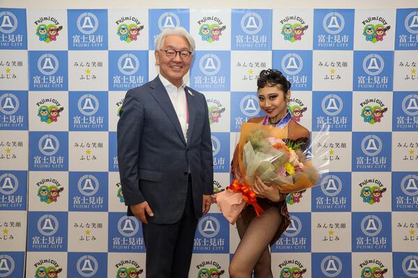 星野市長とダンス世界大会出場者