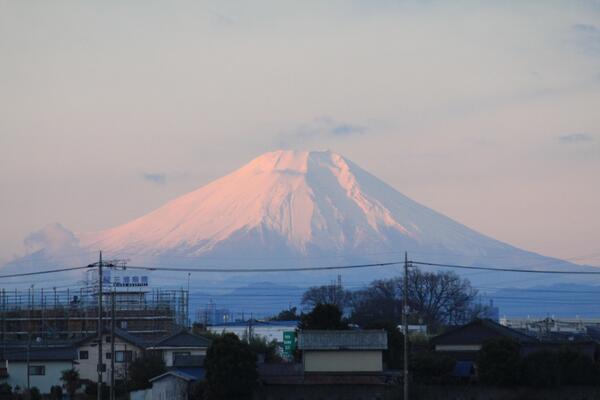 2026年元旦の下南畑付近から撮影した朝焼けの富士山の写真