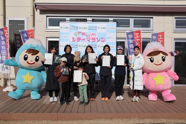 5キロメートル一般女子クラスの入賞者の写真