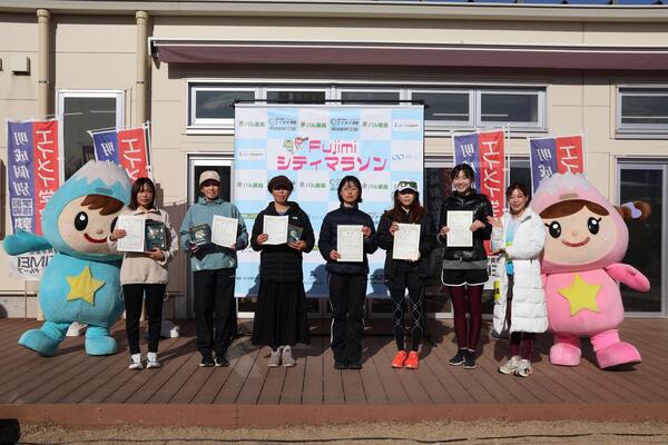 10キロメートル女性クラスの入賞者の写真