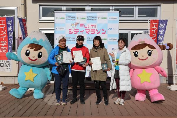 シニア女性クラスの入賞者の写真