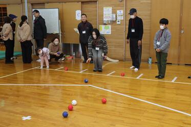 参加者がボールを投げたところ