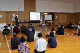 みんなが講義を聞いとぃるところ