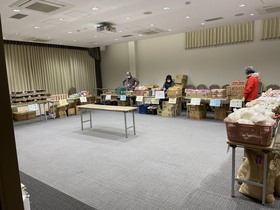 フードドライブで集まった食材が12月14日に実施したNPO法人ポトフによるフードパントリーで提供された写真