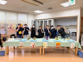 世界のお茶試飲＆セルビアのお菓子プレゼント（日本栄養大学 給食システム研究室 協力）（包括連携協定に基づく連携協力事業）の写真