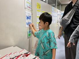 やさしい日本語展示のアンケートの写真