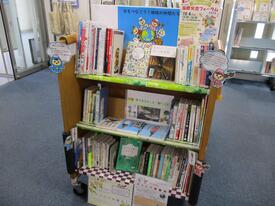 イベントに合わせた特別展示を実施（2階富士見市立図書館ふじみ野分館にて）の写真