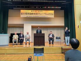 来賓いさつ　八子県議会議員の写真